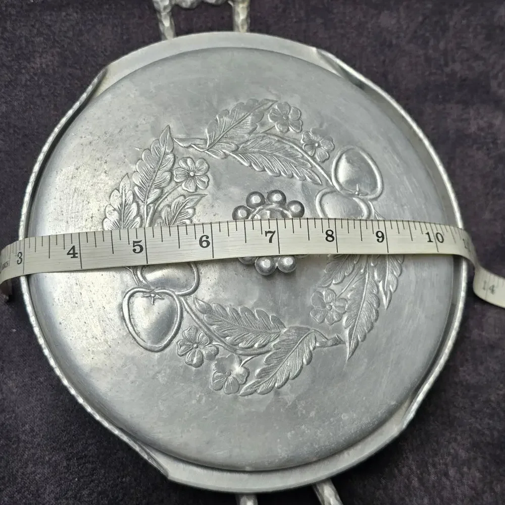 Vintage Everlast Forged Hammered Aluminum Metal Floral Round 7.5